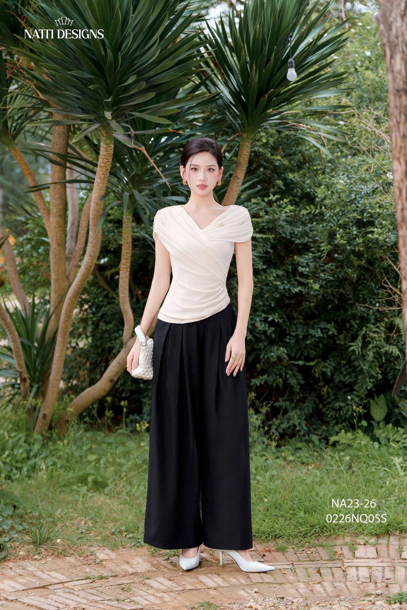 Áo thun vạt lệch nhún eo