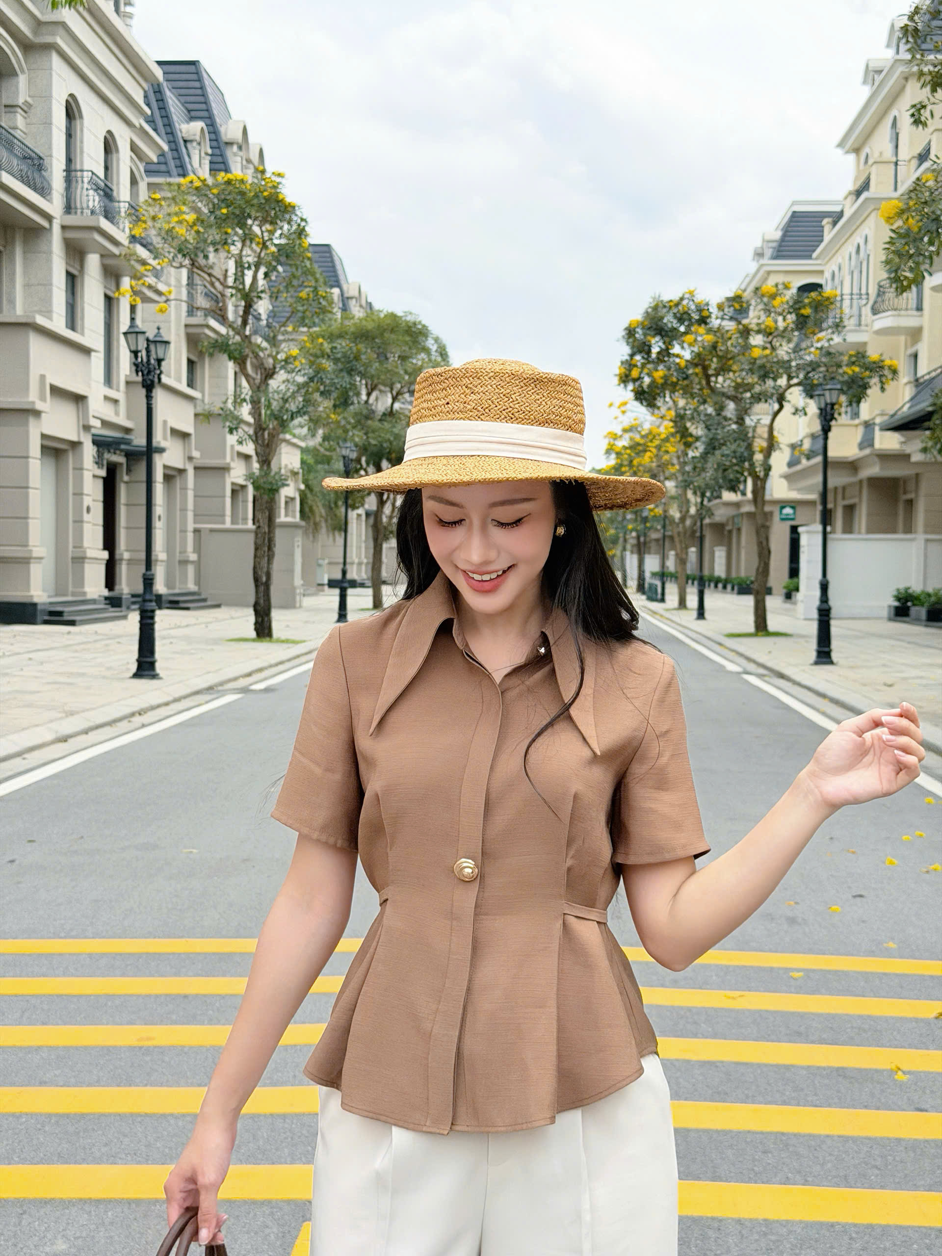 Áo sơ mi cổ đức xếp ly eo
